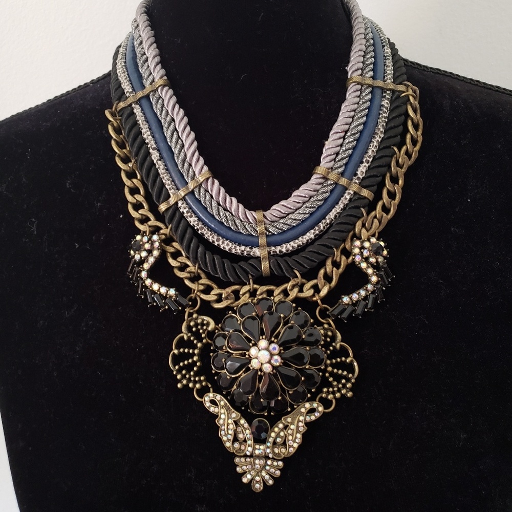 Unique Statement necklace NWOT